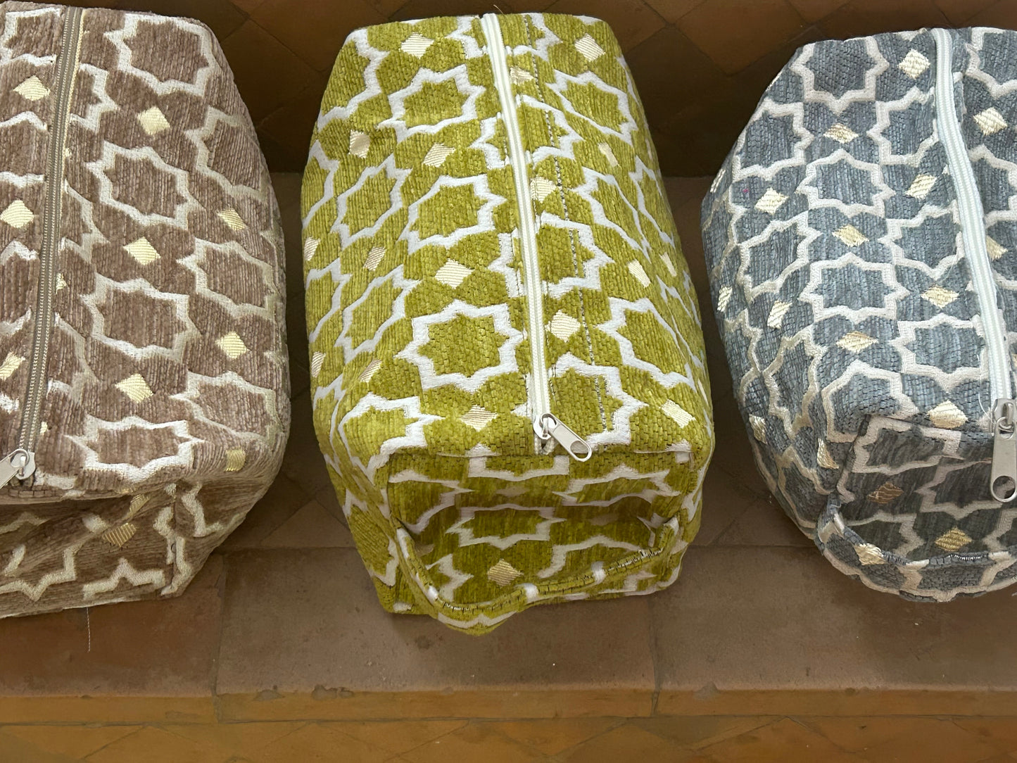 Toilettas met handvat Nyla gouddraad taupe