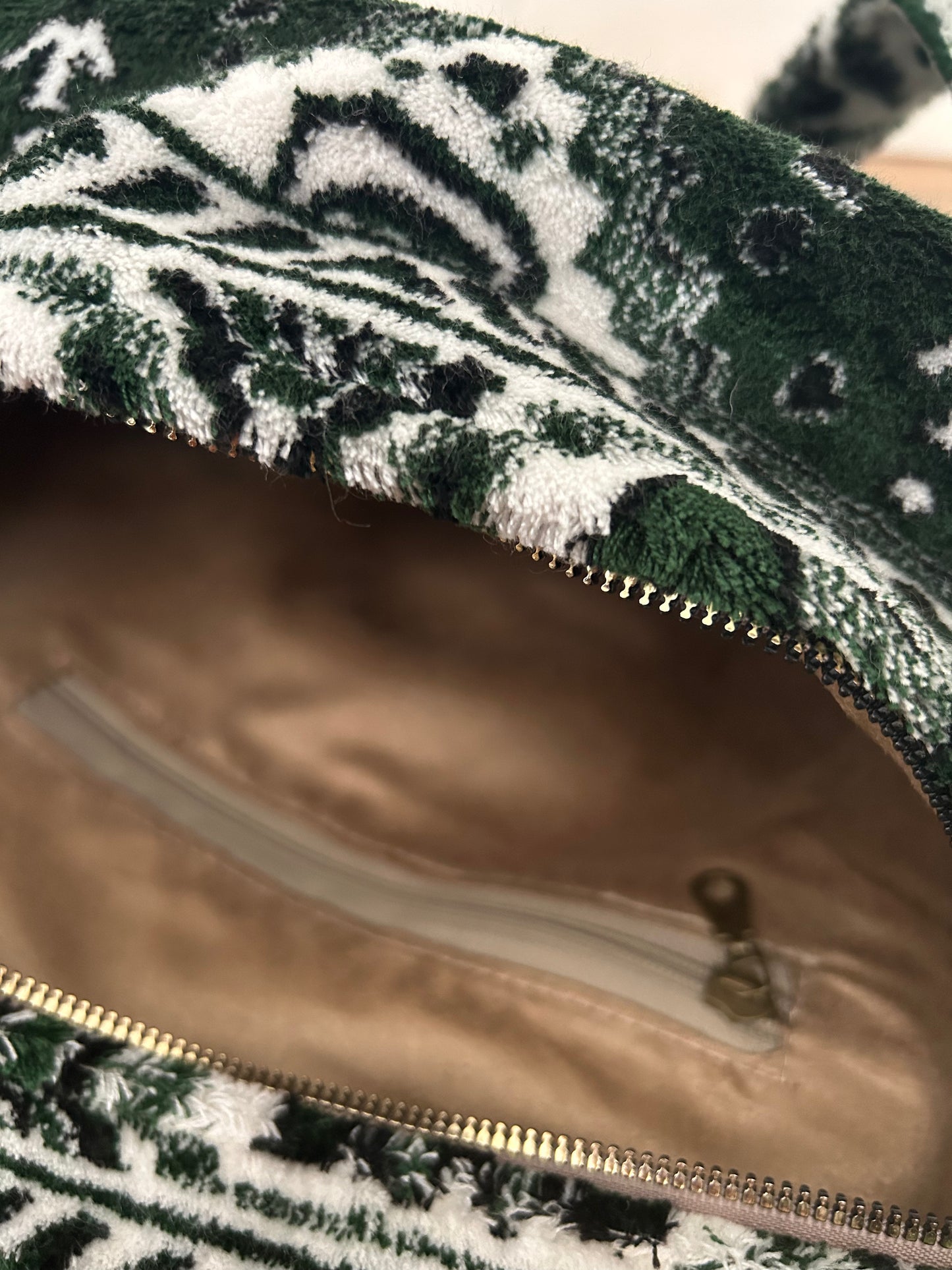Bag made of carpet fabric with zipper green