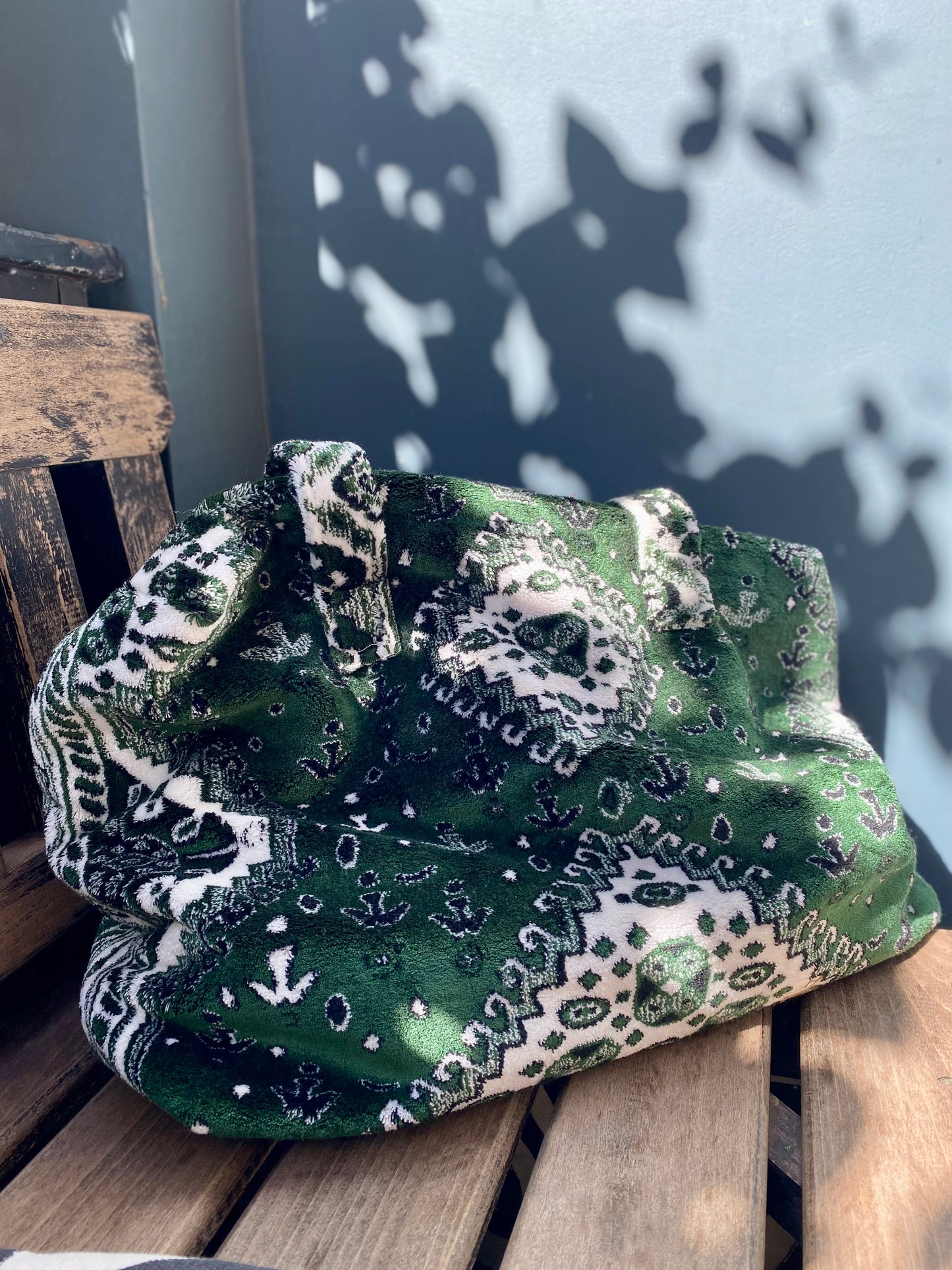 Bag made of carpet fabric with zipper green
