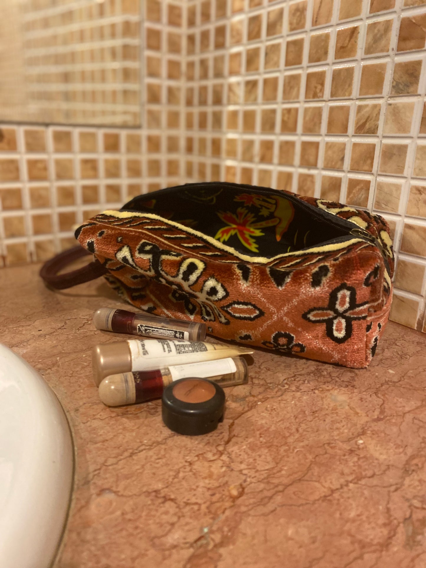 Toiletry bag made of soft carpet fabric with leather handle
