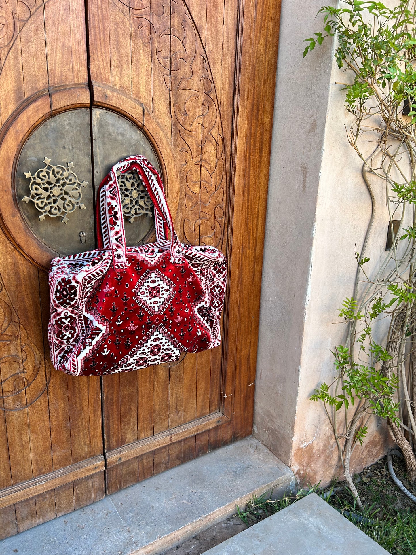 Weekend bag made of red and white carpet fabric